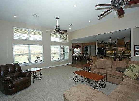 5th image of 15590 Linda Ln