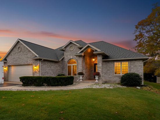 8420 S 12th St, Portage, MI 49024