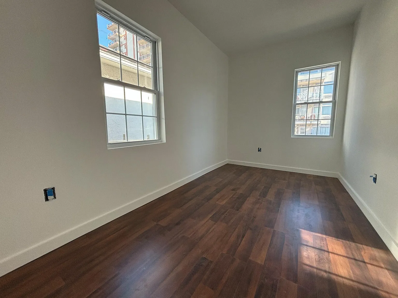 3 bed, 1000 sqft, $3,643 — Photo 4