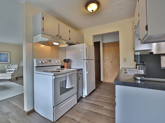 4th image of 1441 Marshall St NE #206