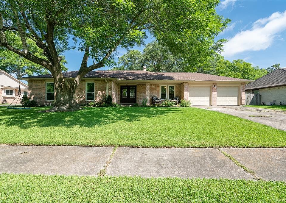1st image of 1307 Bayou Oak Dr