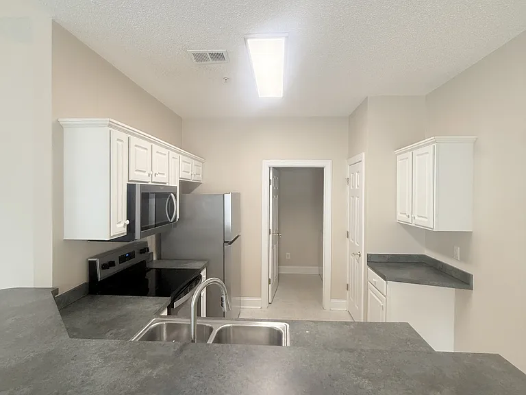 5034 Belleglen Ct #201 — Photo 15