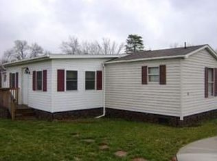 107 Mobile Ct, Falling Waters, WV 25419