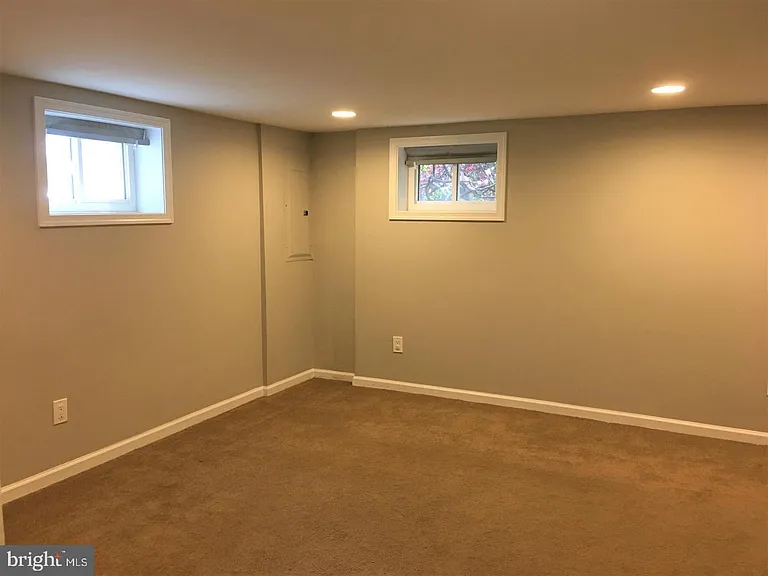 21 E Myrtle St — Photo 22