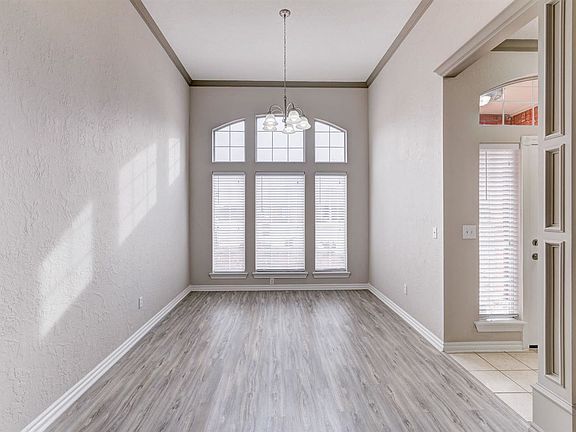 5th image of 7609 NW Chesley Dr