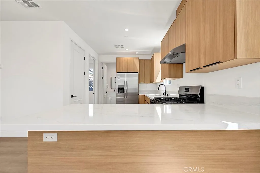 3 bed, 1225 sqft, $3,525 — Photo 4