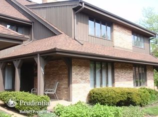 1873 Mission Hills Ln, Northbrook, IL