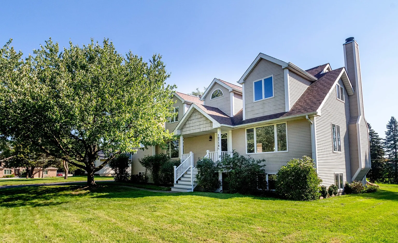 10715 Maplewood Rd photo 1