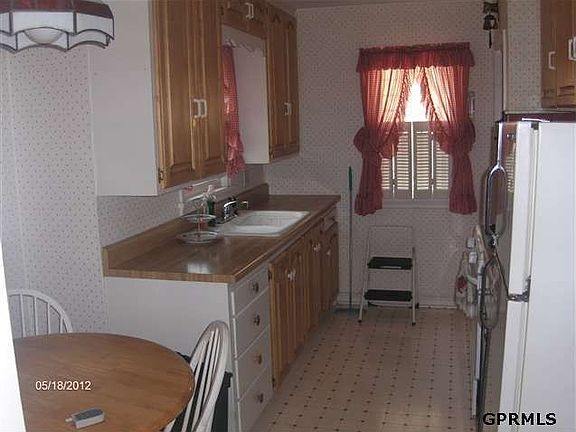 3rd image of 2611 Van Buren St