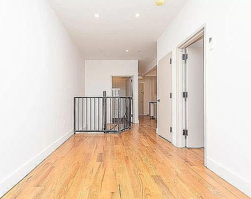 3rd image of 1076 Putnam Ave #1S