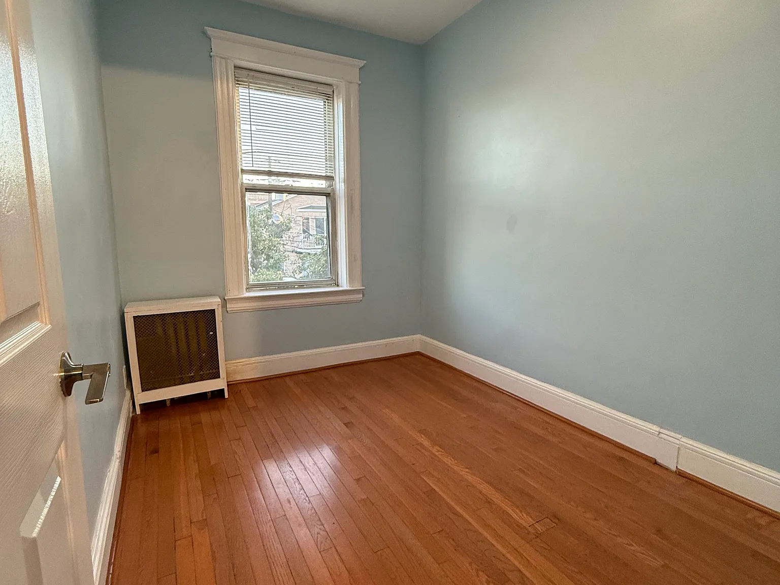 3 bed, 850 sqft, $2,800 — Photo 3