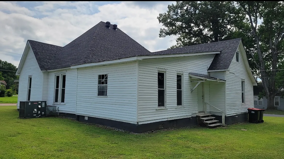 5 bed, $1,700 — Photo 1