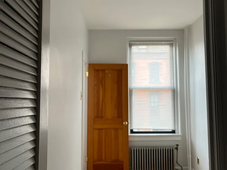 136 Coles St #1 — Photo 7