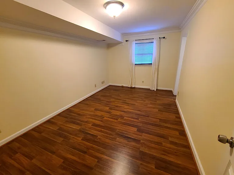 An expansive bedroom suite downstairs too that also has an en suite bath.