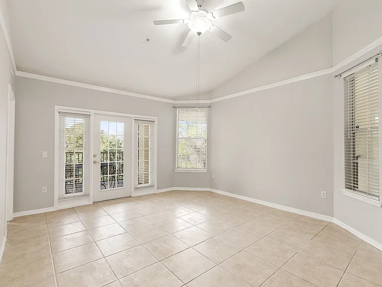2291 NW 16th Ter #2291 — Photo 3