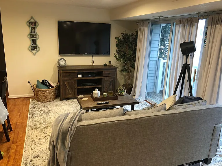 503 Palmtree Dr #10 — Photo 2