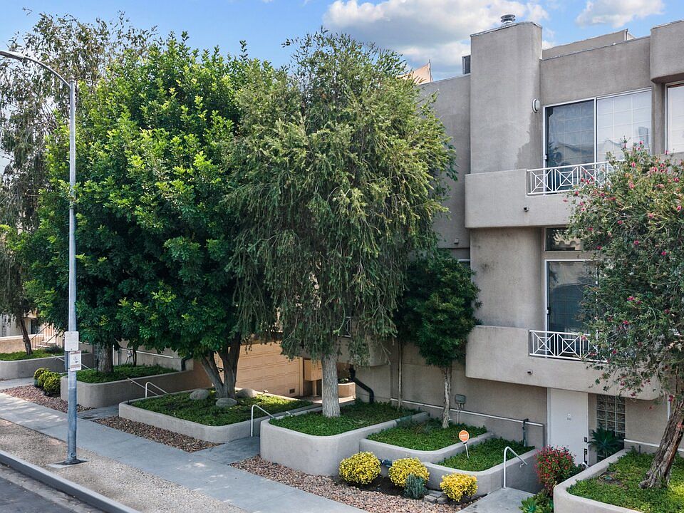1st image of 4434 Moorpark Way #101