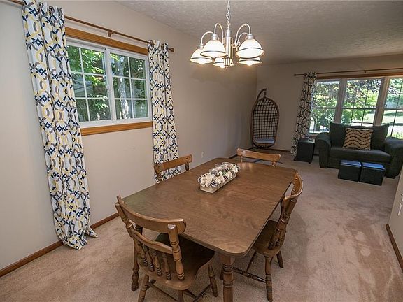 4th image of 9582 Shadywood Ln