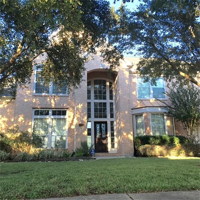 2nd image of 1710 Sabine Ln