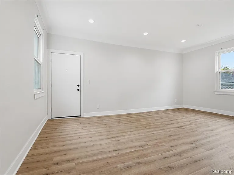 146 E Hazelhurst St #6 — Photo 11