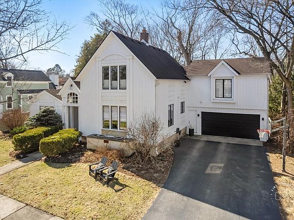2nd image of 804 Dow Ave