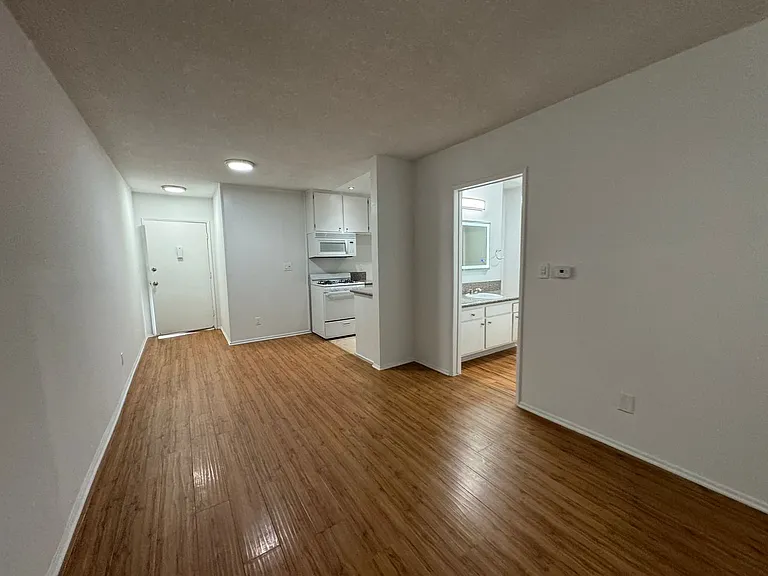 14220 Burbank Blvd — Photo 14