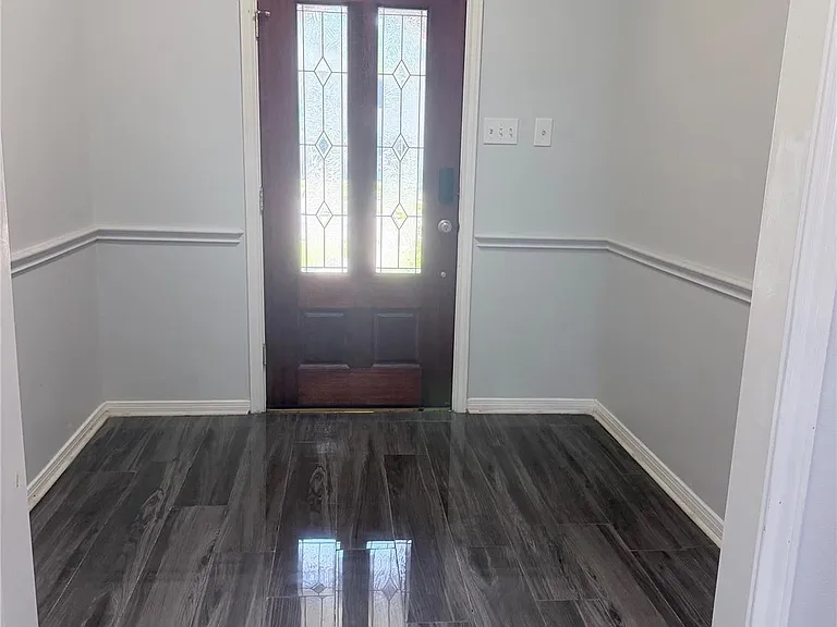 11308 Madison Ct — Photo 4