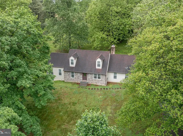 56 Pine Dr, Kirkwood, PA 17536