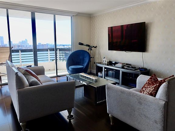 3rd image of 3530 Mystic Pointe Dr APT 2910