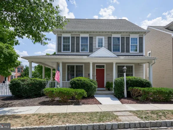 319 Brittany Ln, Mount Joy, PA 17552