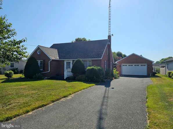 110 Dymond Ave, Fayetteville, PA 17222