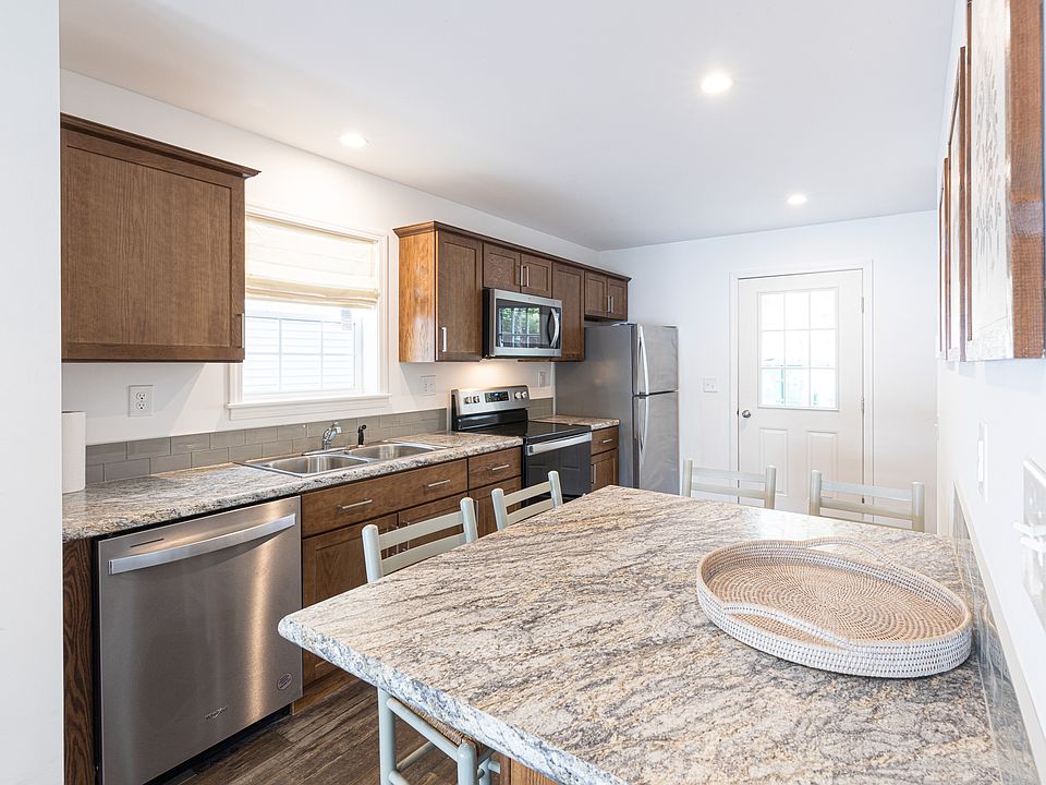 261 Point Sebago Rd Casco, ME, 04015 Apartments for Rent Zillow