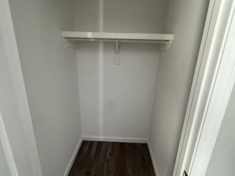 1012 E Chestnut St — Photo 15