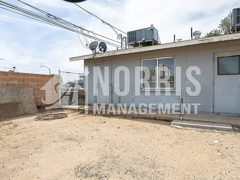 710 N Olive Ave — Photo 29
