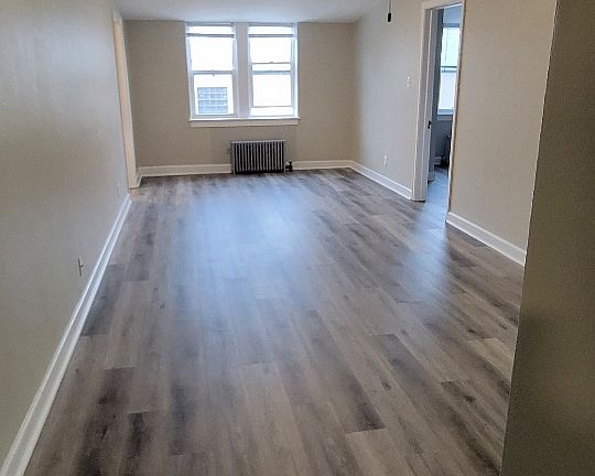 4th image of 4932 S Packard Ave APT 10