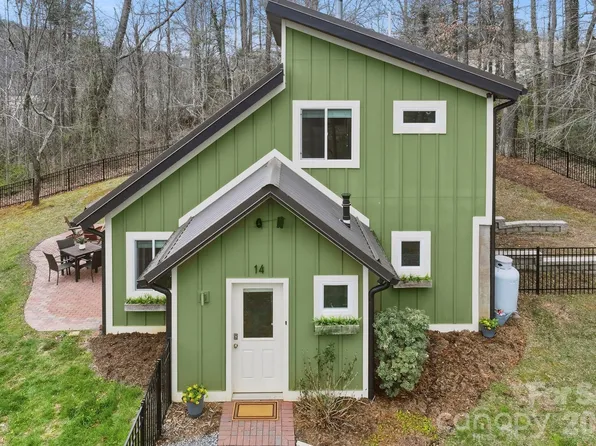 14 Sunny Hollow Ln, Fairview, NC 28730