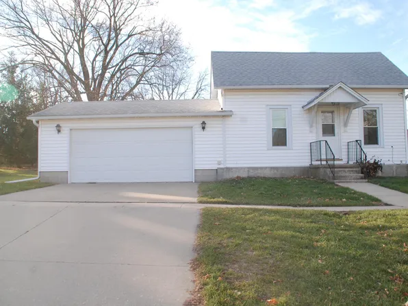 300 Alexander St, Fayette, IA 52142