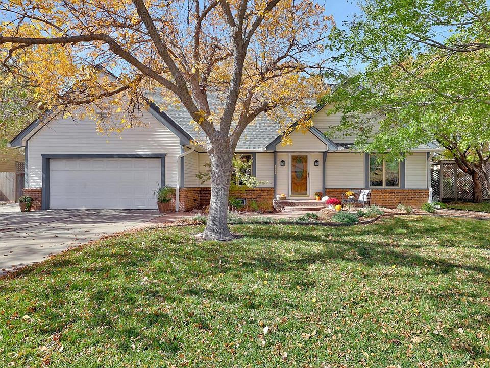 1st image of 2441 N Longwood Cir