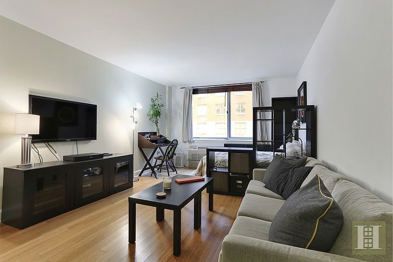 1st image of 505 W 47th St #4D