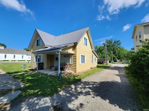 409 E Lincoln St, Millersburg, IN 46543