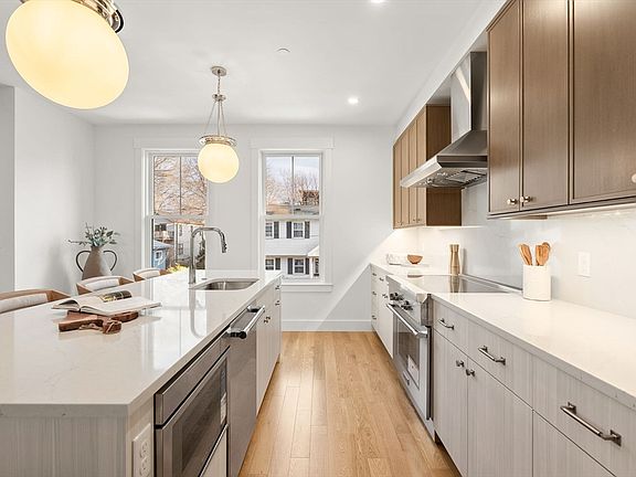 3rd image of 6 Dellmore Rd #2