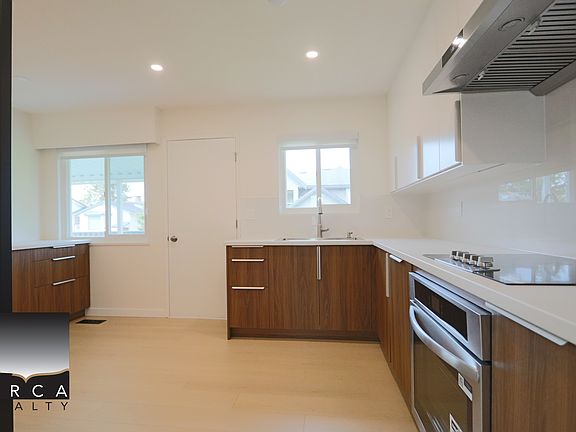 5th image of 7411 Thormanby Cres
