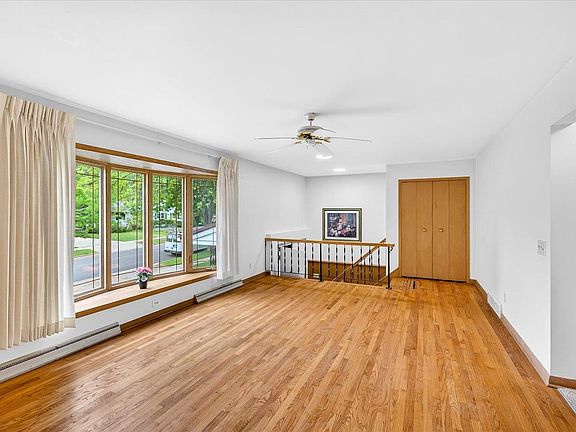 3rd image of 326 Racine Rd