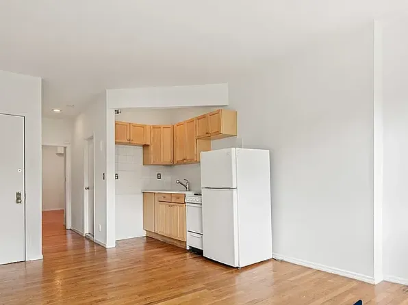 428 W 48th St APT 4FW, New York, NY 10036