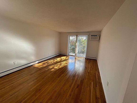 2nd image of 435 Shirley St #304