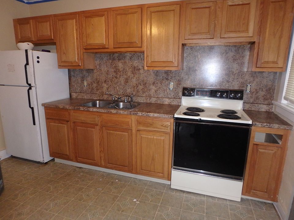 2nd image of 37 Fairbanks St