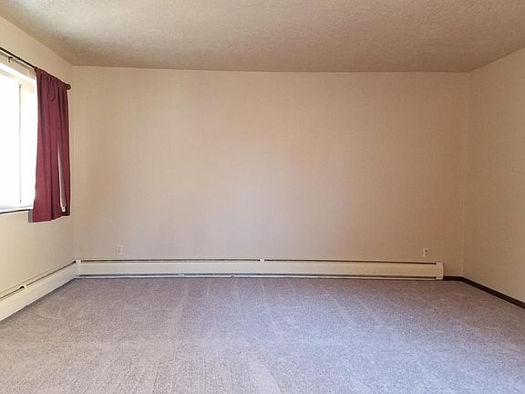 3rd image of 909 W Cypress St