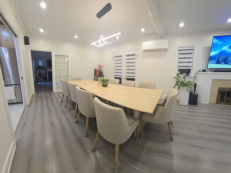 407 Saint George St — Photo 16