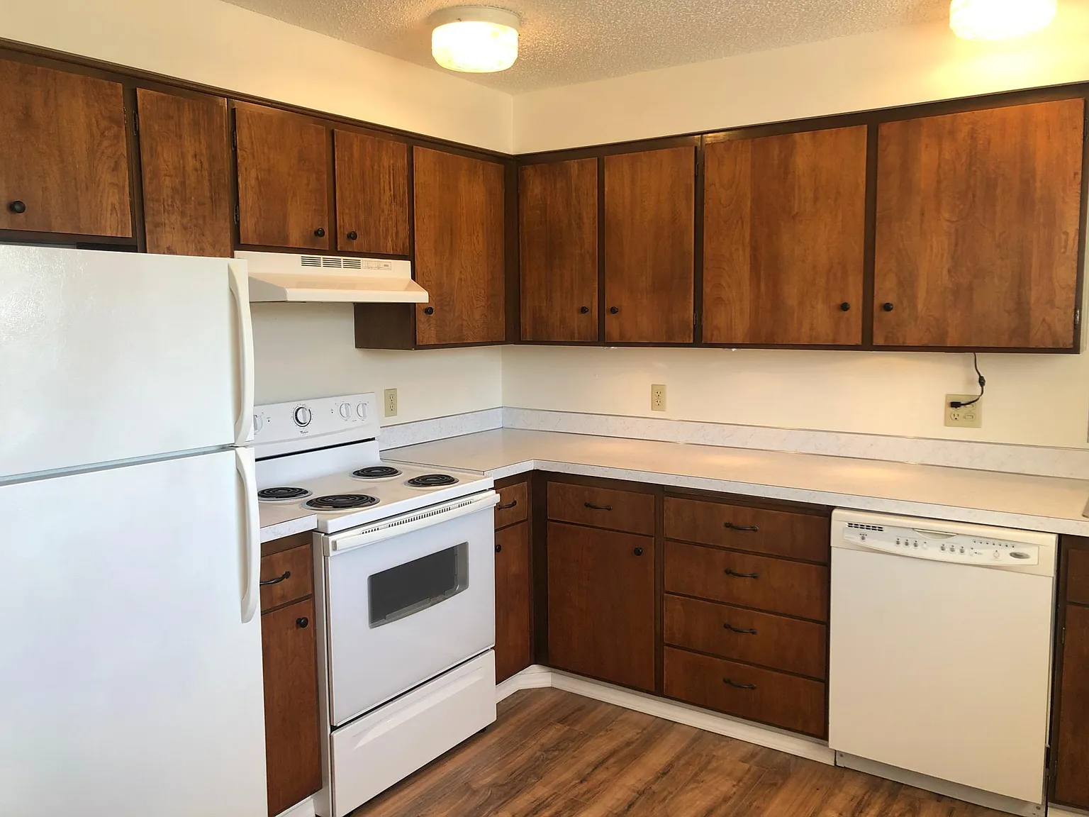 2 bed, 1000 sqft, $1,575 — Photo 4