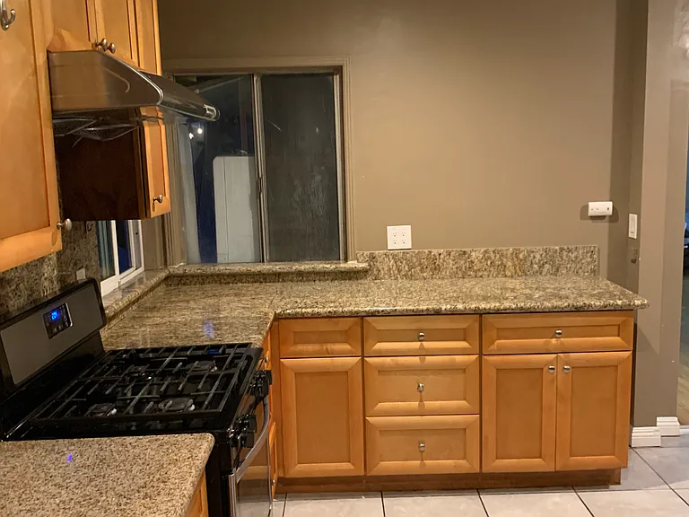 127 N Orange Ave — Photo 5